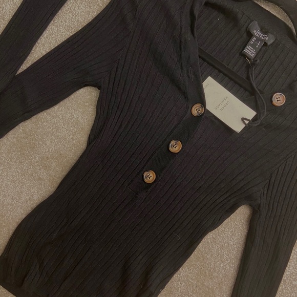 Black Long Sleeve - Picture 2 of 2